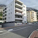 Mariposa 83m2 New With Garage * Makarska
