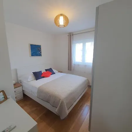 Mariposa 83m2 New With Garage Apartamento Makarska